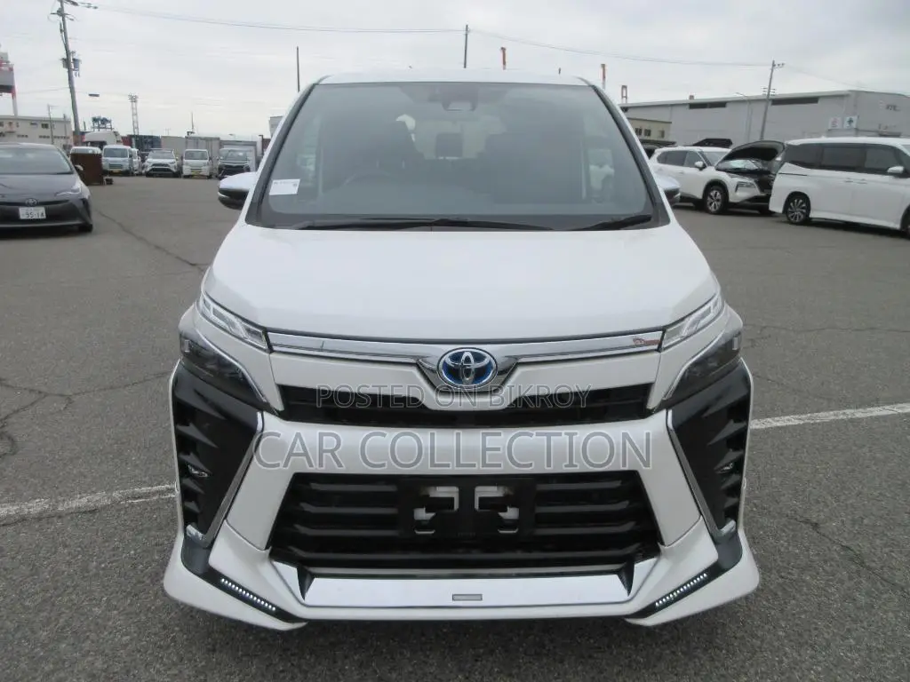 Toyota Voxy 2021 Pearl
