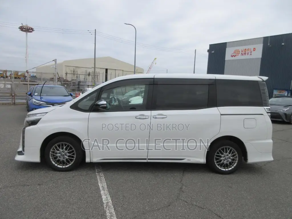Toyota Voxy 2021 Pearl