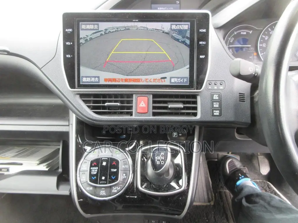 Toyota Voxy 2021 Pearl