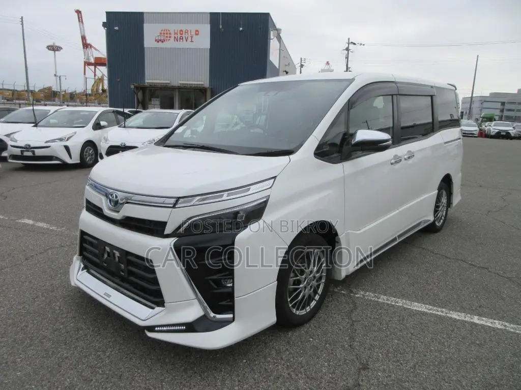 Toyota Voxy 2021 Pearl