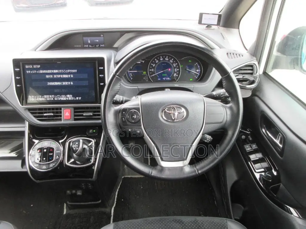 Toyota Voxy 2021 Pearl