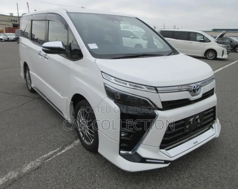 Toyota Voxy 2021 Pearl