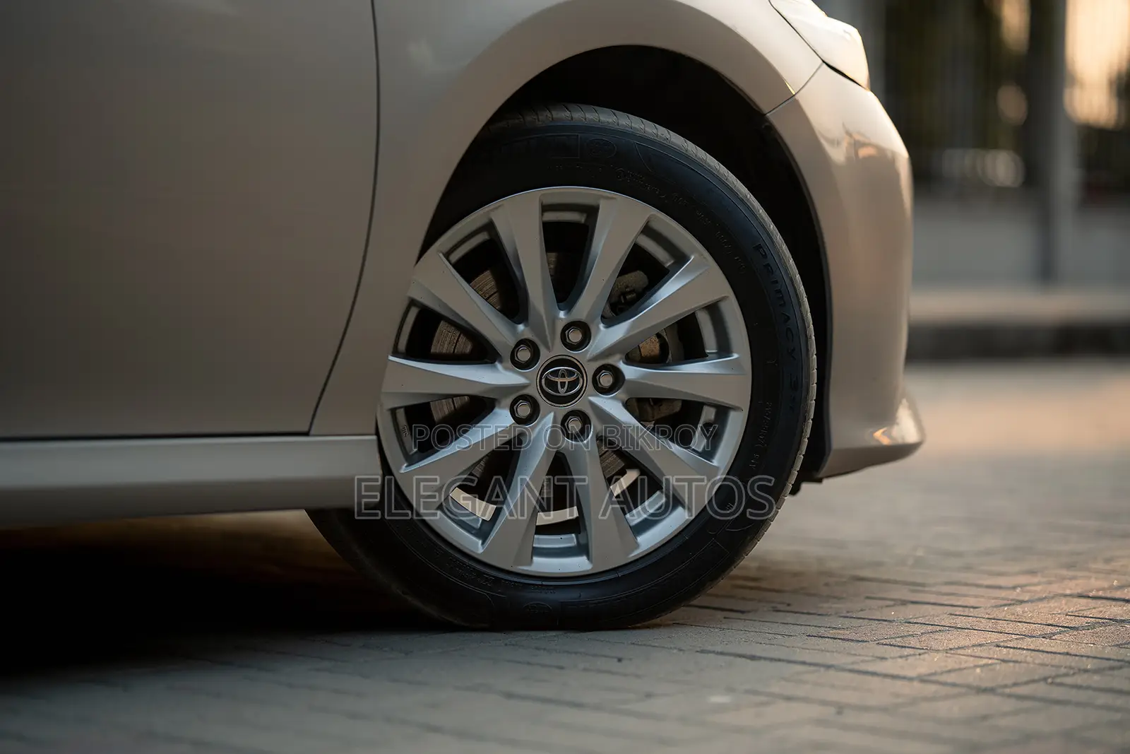 Toyota Camry XLE (2.5L 4cyl 8A) 2019 Beige