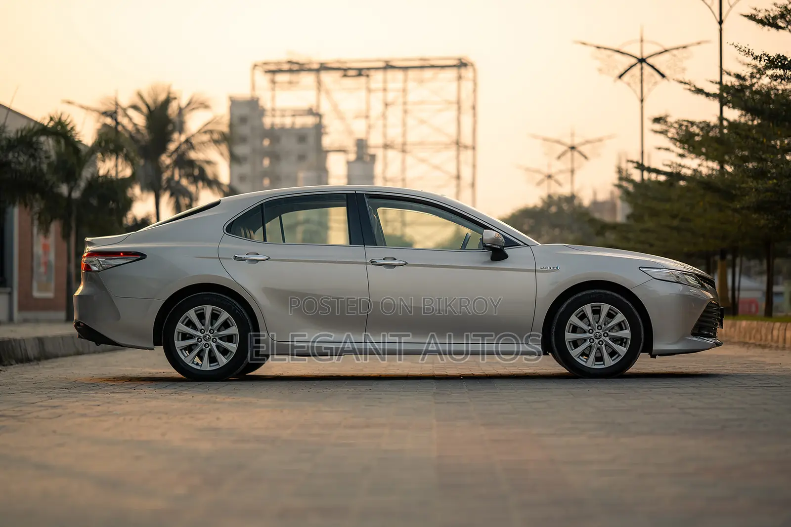 Toyota Camry XLE (2.5L 4cyl 8A) 2019 Beige