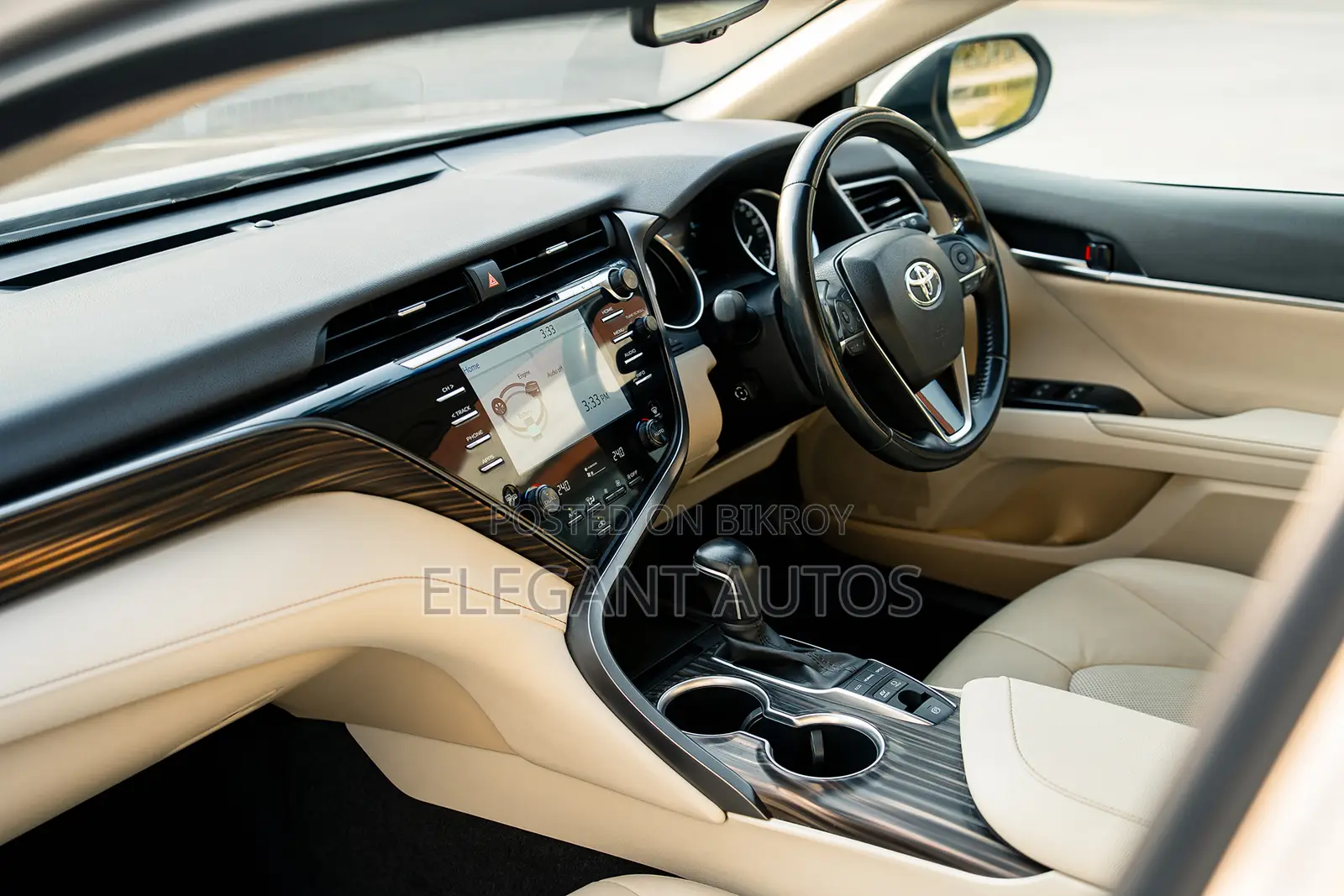 Toyota Camry XLE (2.5L 4cyl 8A) 2019 Beige