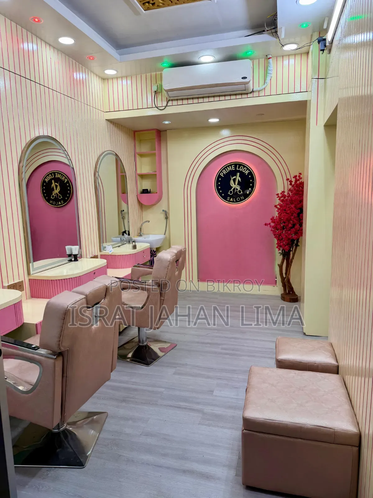 Salon Parlor