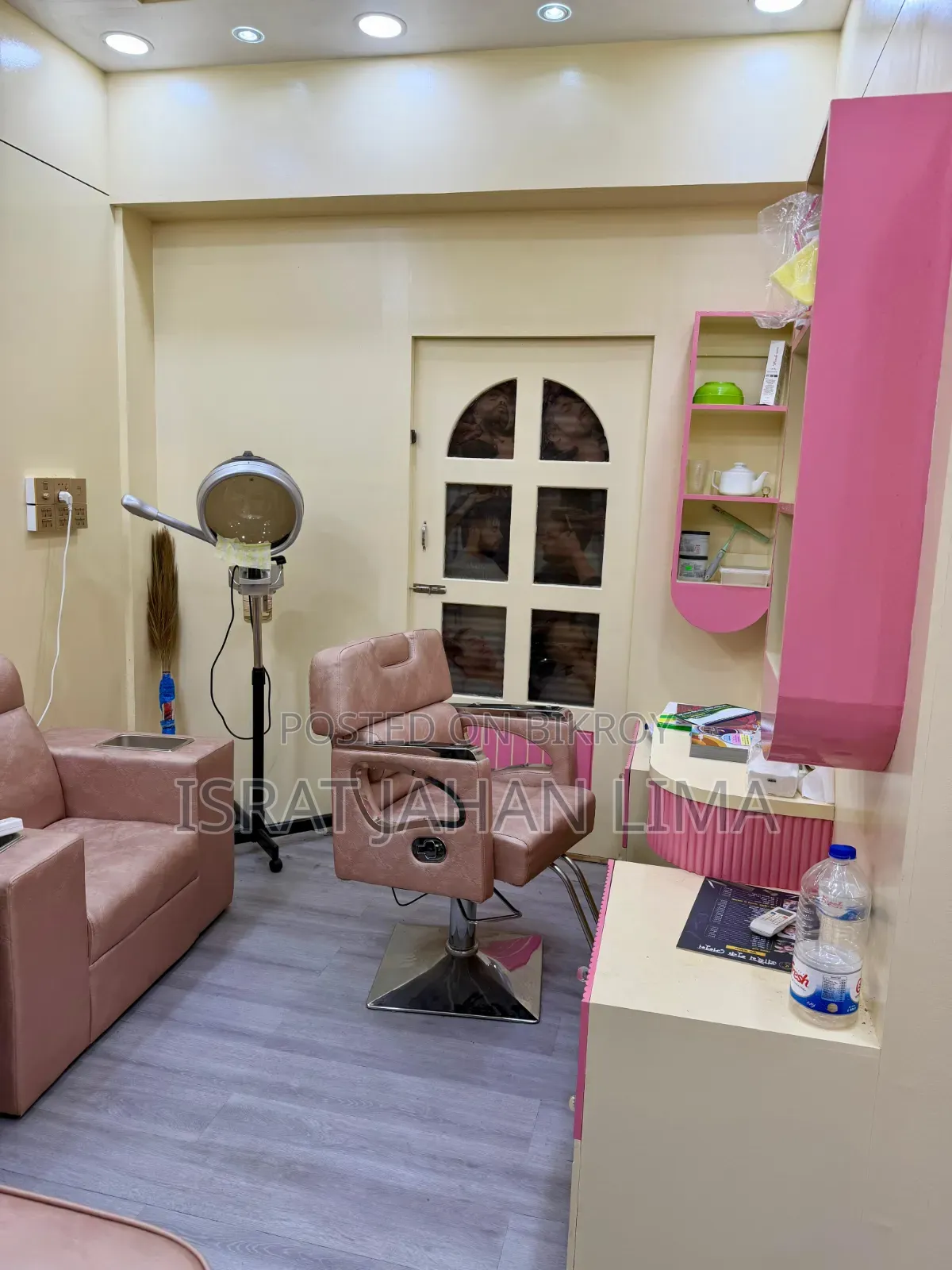 Salon Parlor