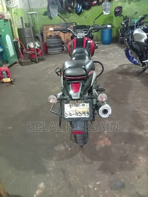 Bajaj V15 2017