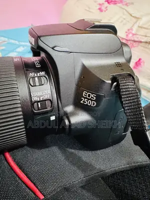 Canon Eos 250d + 55-250mm Zoom Lens for Sale