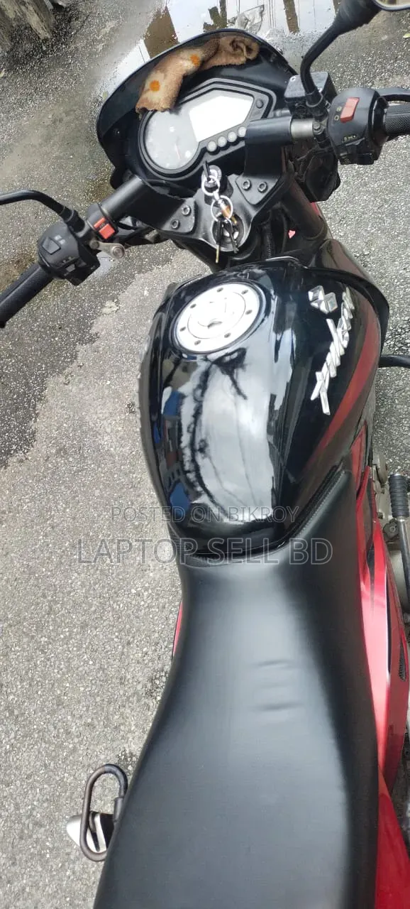 Bajaj Pulsar 150 2015