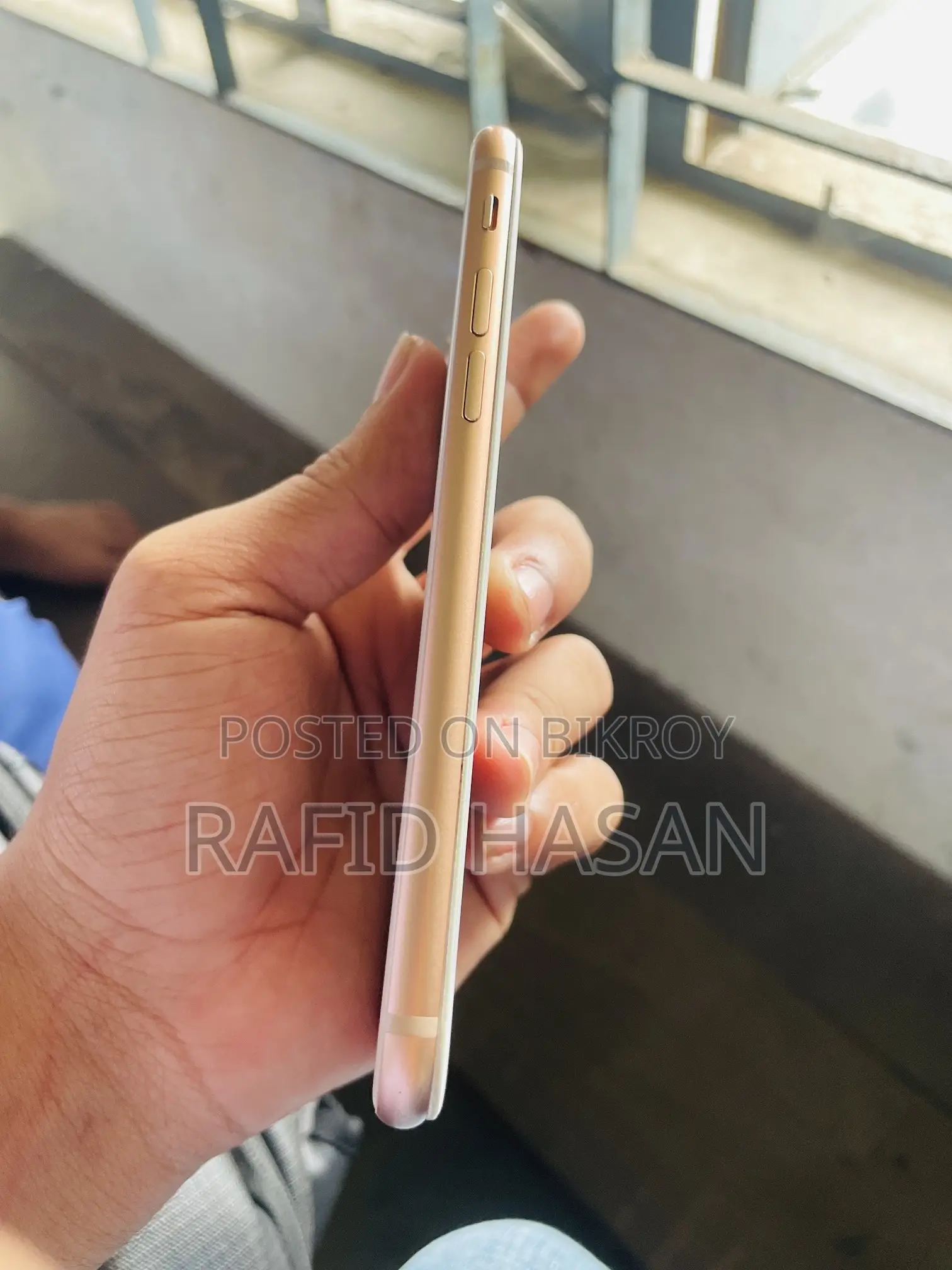 New Apple iPhone 8 64 GB Gold