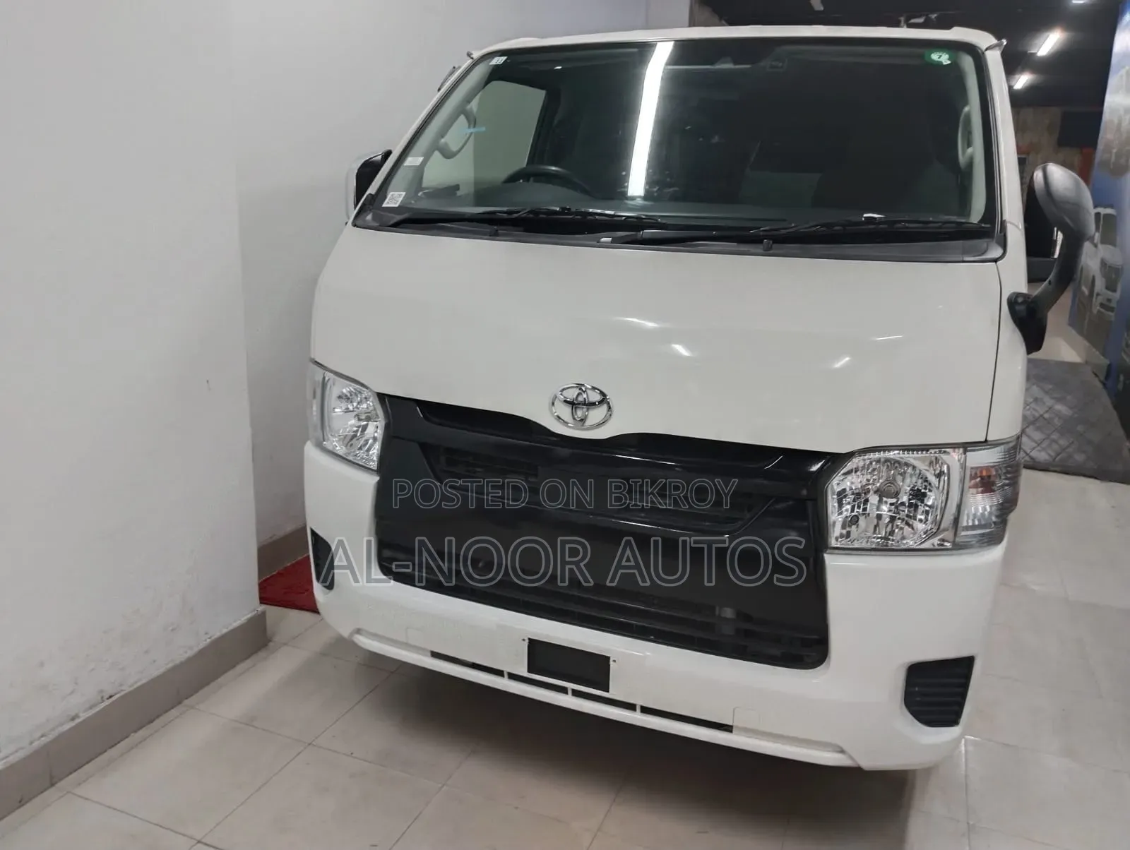 Toyota HiAce 2021 White