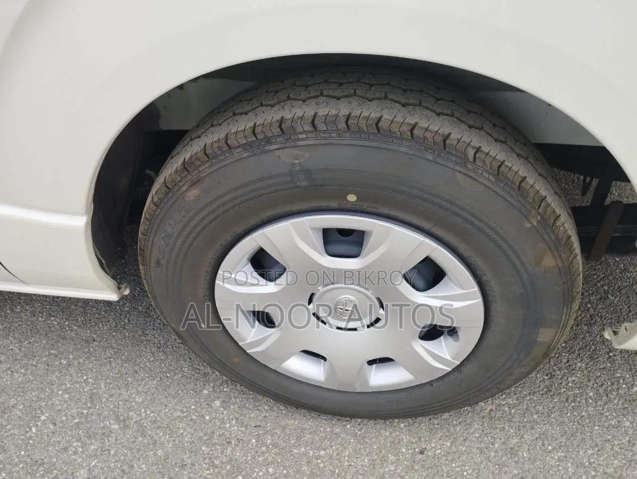 Toyota HiAce 2021 White