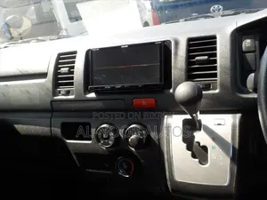 Toyota HiAce 2021 White