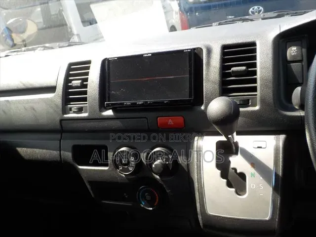 Toyota HiAce 2021 White
