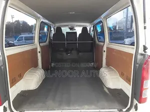 Toyota HiAce 2021 White