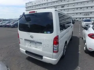 Toyota HiAce 2021 White