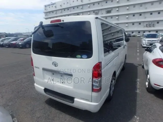 Toyota HiAce 2021 White