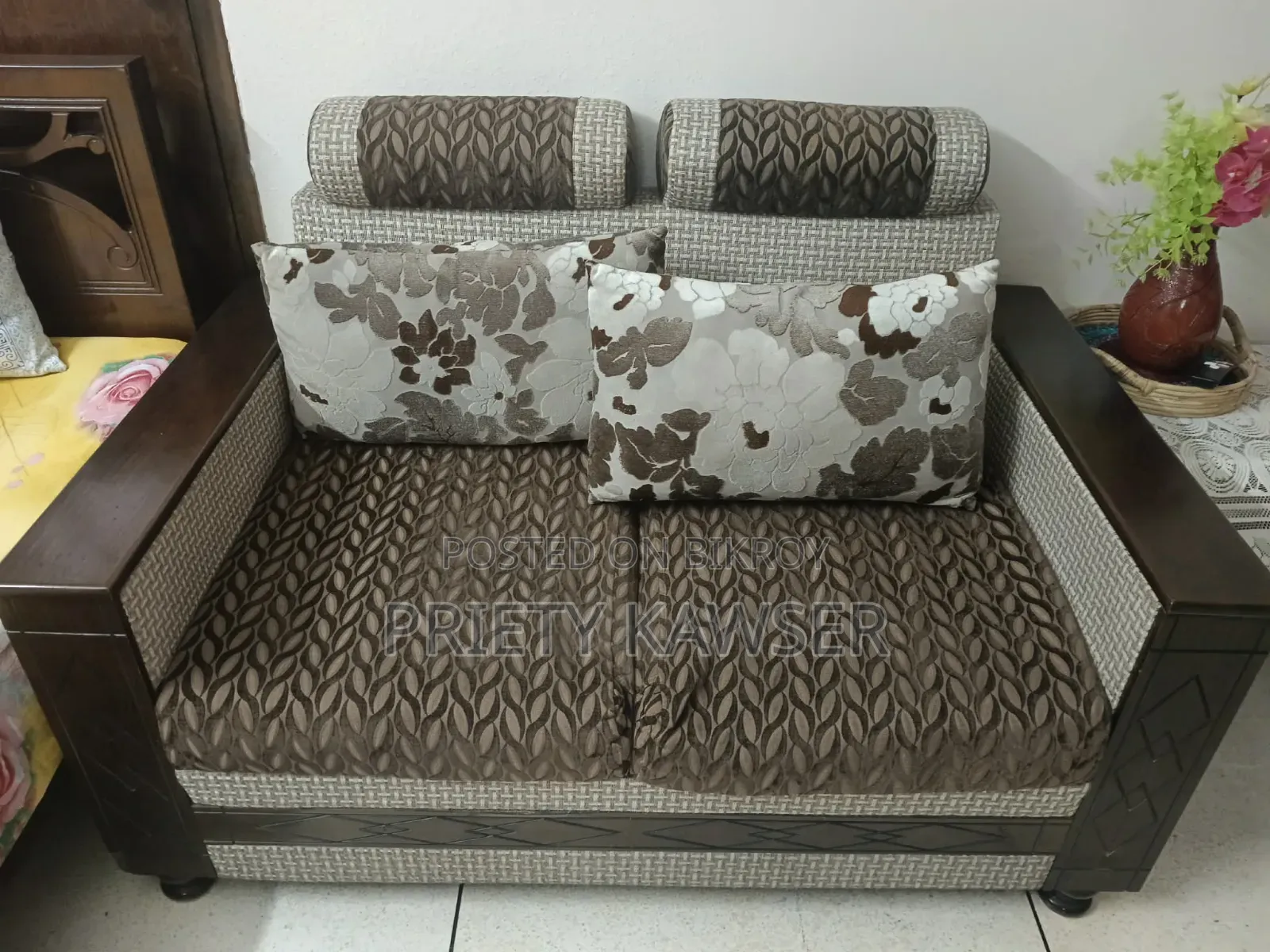 Sofa With Center Table