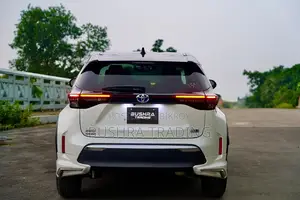 Toyota Yaris 2021 Pearl