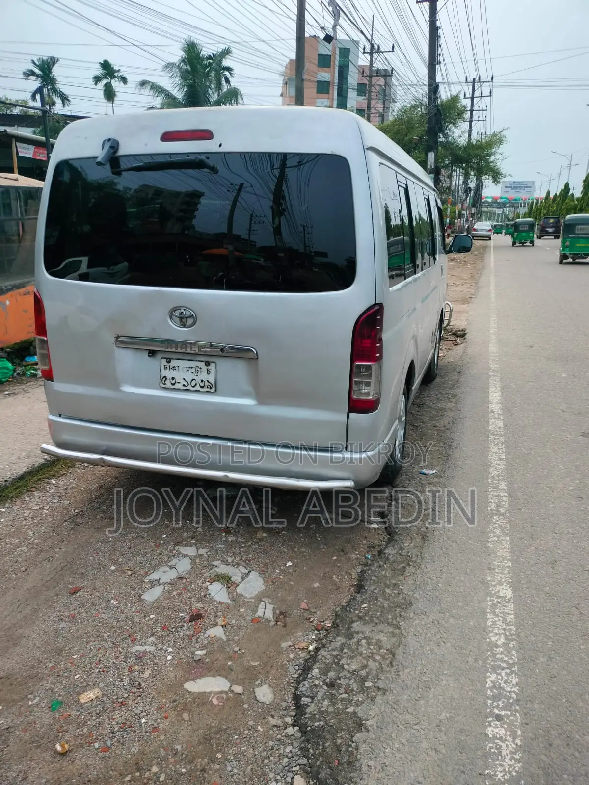 টয়োটা হাইএস ২০০৫ সিলভার