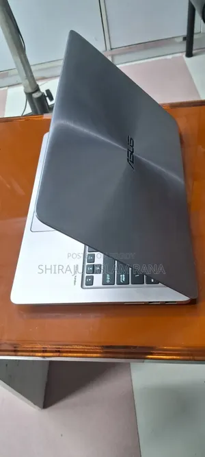 Laptop Asus ZenBook UX310UQ 8GB Intel Core I3 SSD 250GB