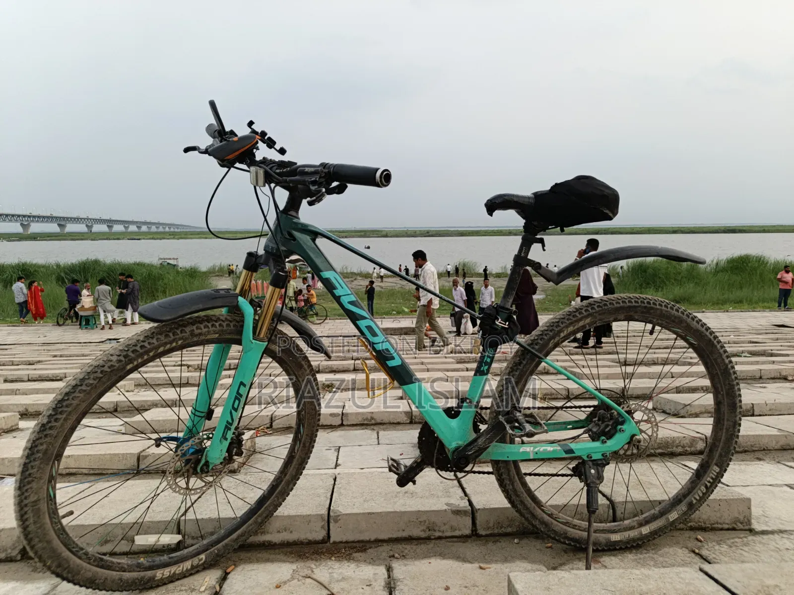 Avon XT 27.5 Inch Black Cyan 27 Speed Bicycle