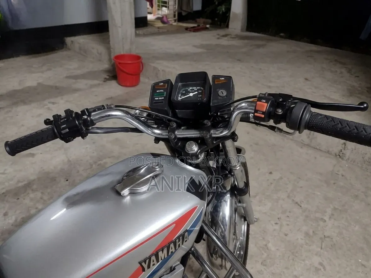 ইয়ামাহা ২০০৬ সিলভার