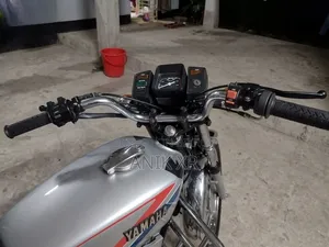ইয়ামাহা ২০০৬ সিলভার