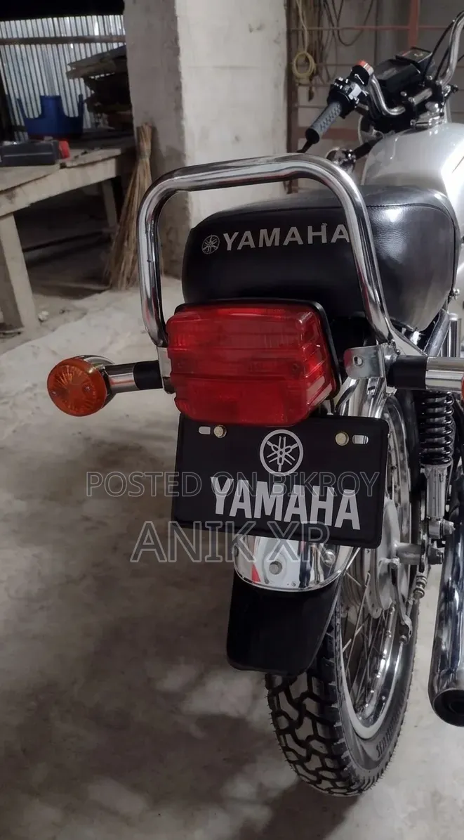 ইয়ামাহা ২০০৬ সিলভার