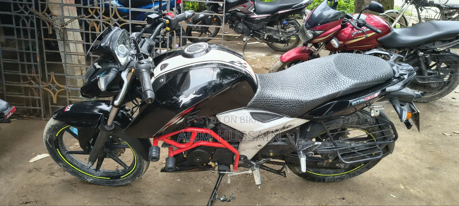 TVS Apache 160 4V 2023 Black