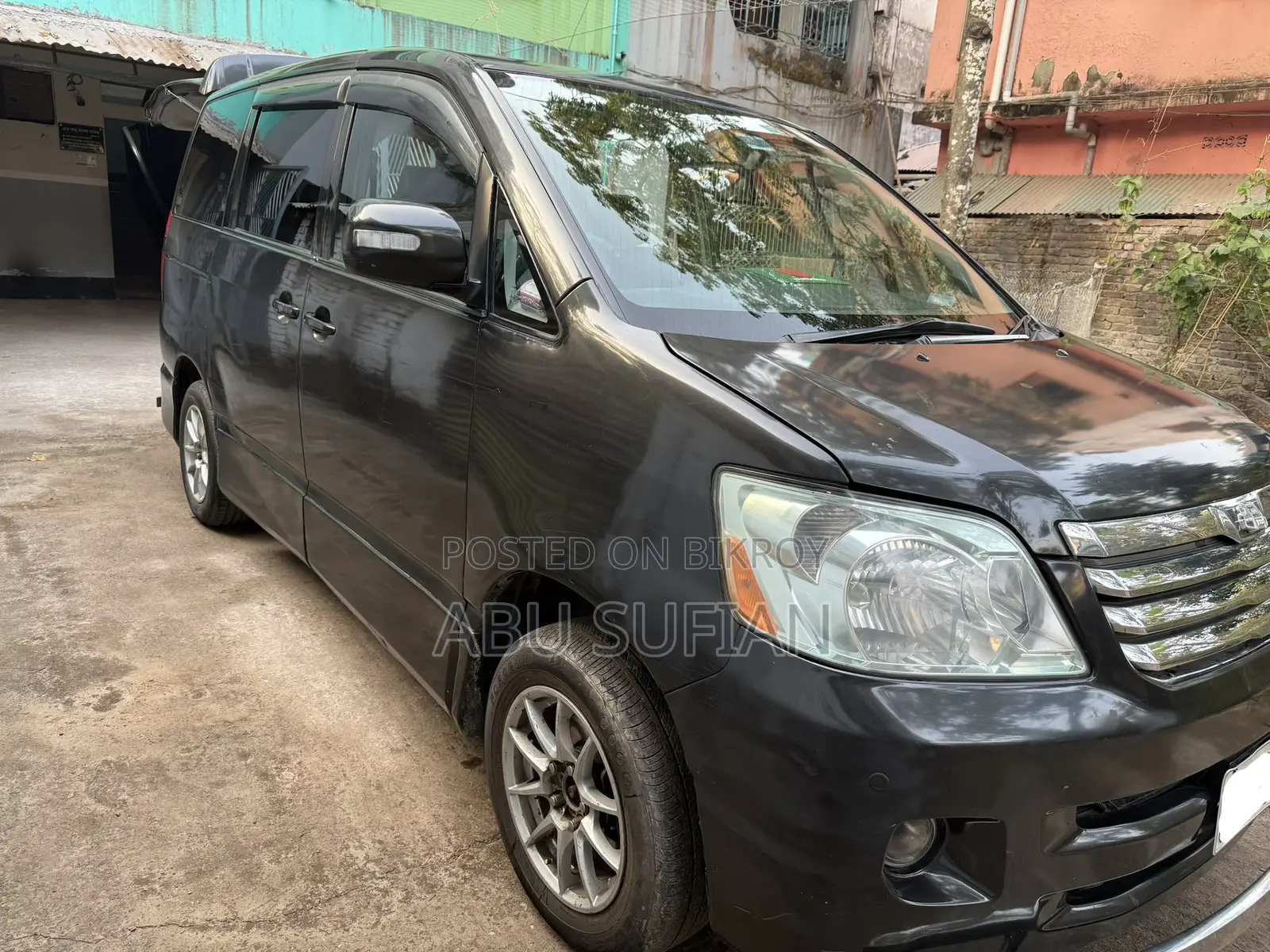 Toyota Noah 2.0 Front Wheel Drive (8 Seater) 2003 Black