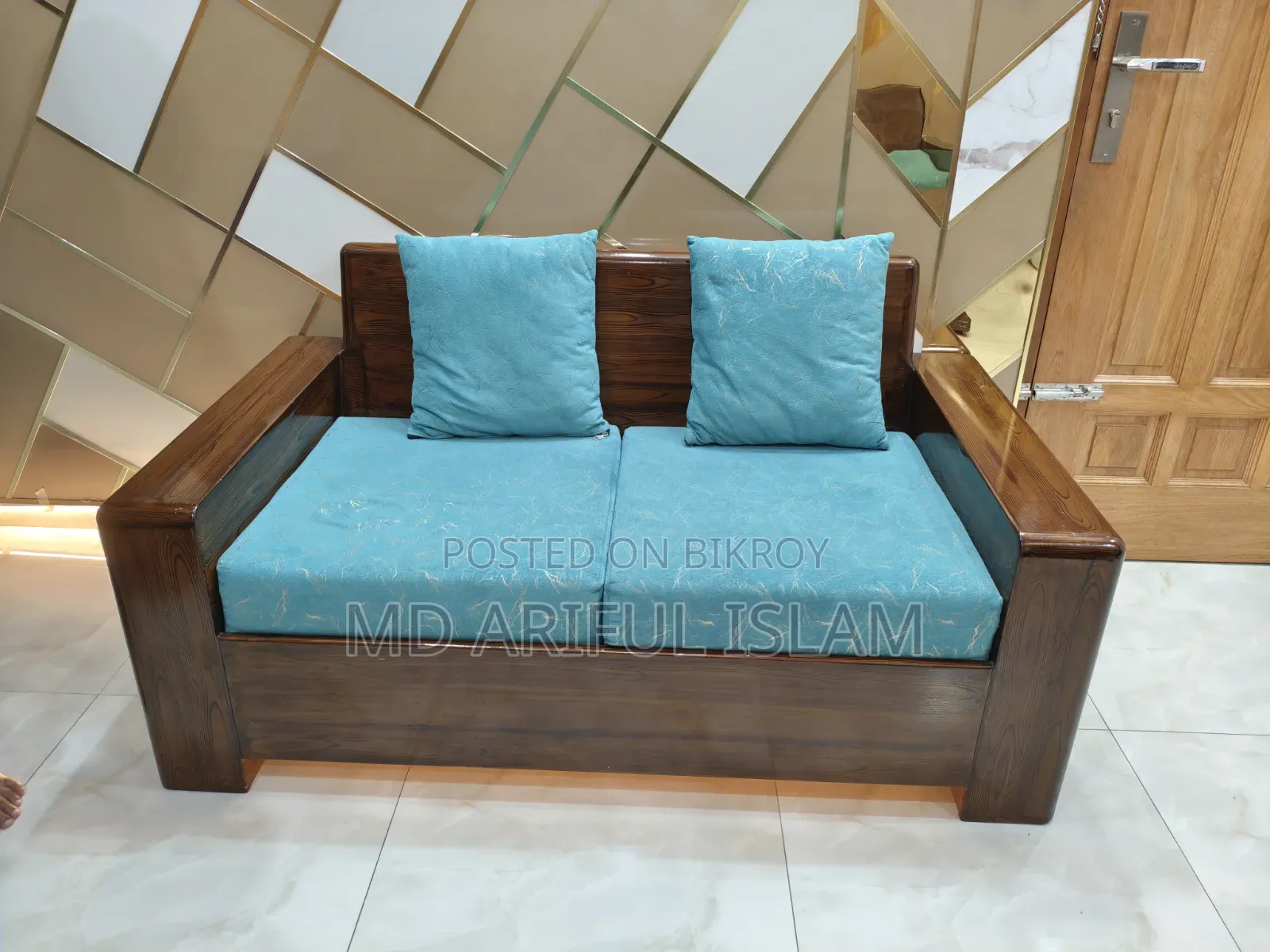 Sofa set used for less than a year, in full fresh condition
