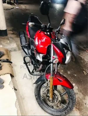 Honda CB 2016 Red
