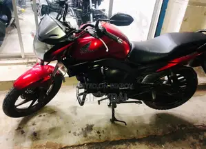 Honda CB 2016 Red