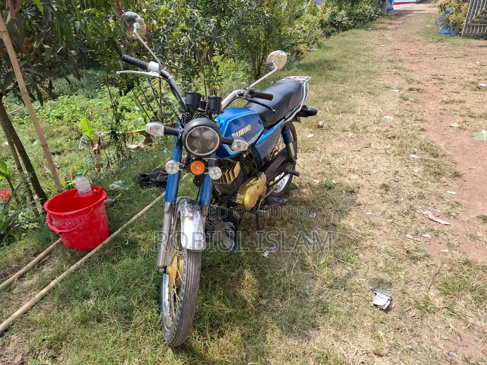Suzuki 2000 Blue