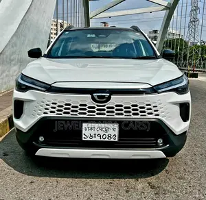 টয়োটা করোলা ক্রস ২০২৫ পার্ল