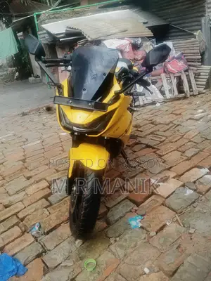 Hero Karizma XMR 210 2024 Yellow