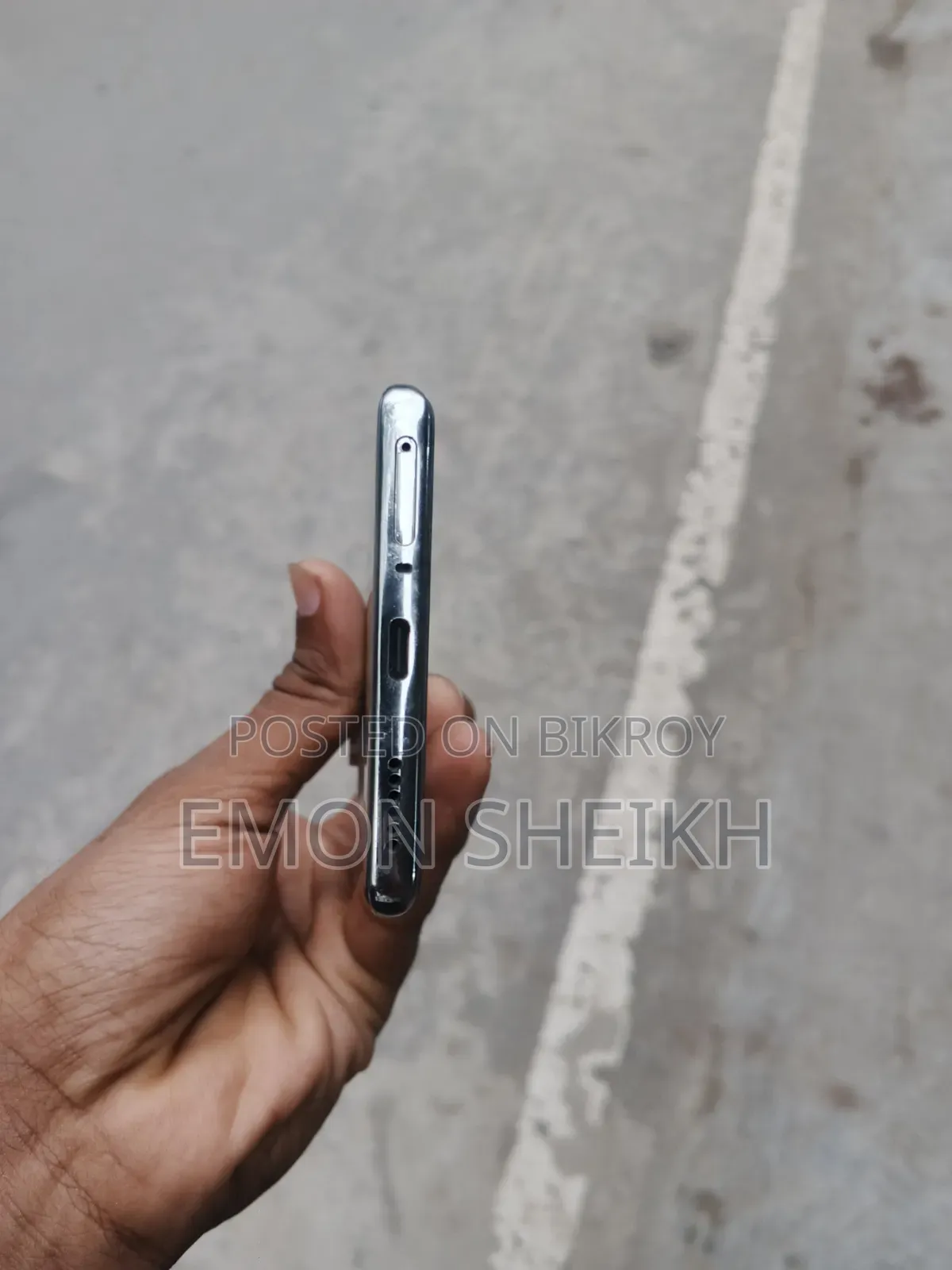 টেকনো ক্যামন ৪০ প্রো ৪জি ২৫৬ জিবি সাদা