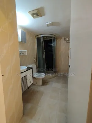 গুলশানে ৯০০ বর্গফুটের সেমি-ফার্নিশড অফিস স্পেস ভাড়ার জন্য
