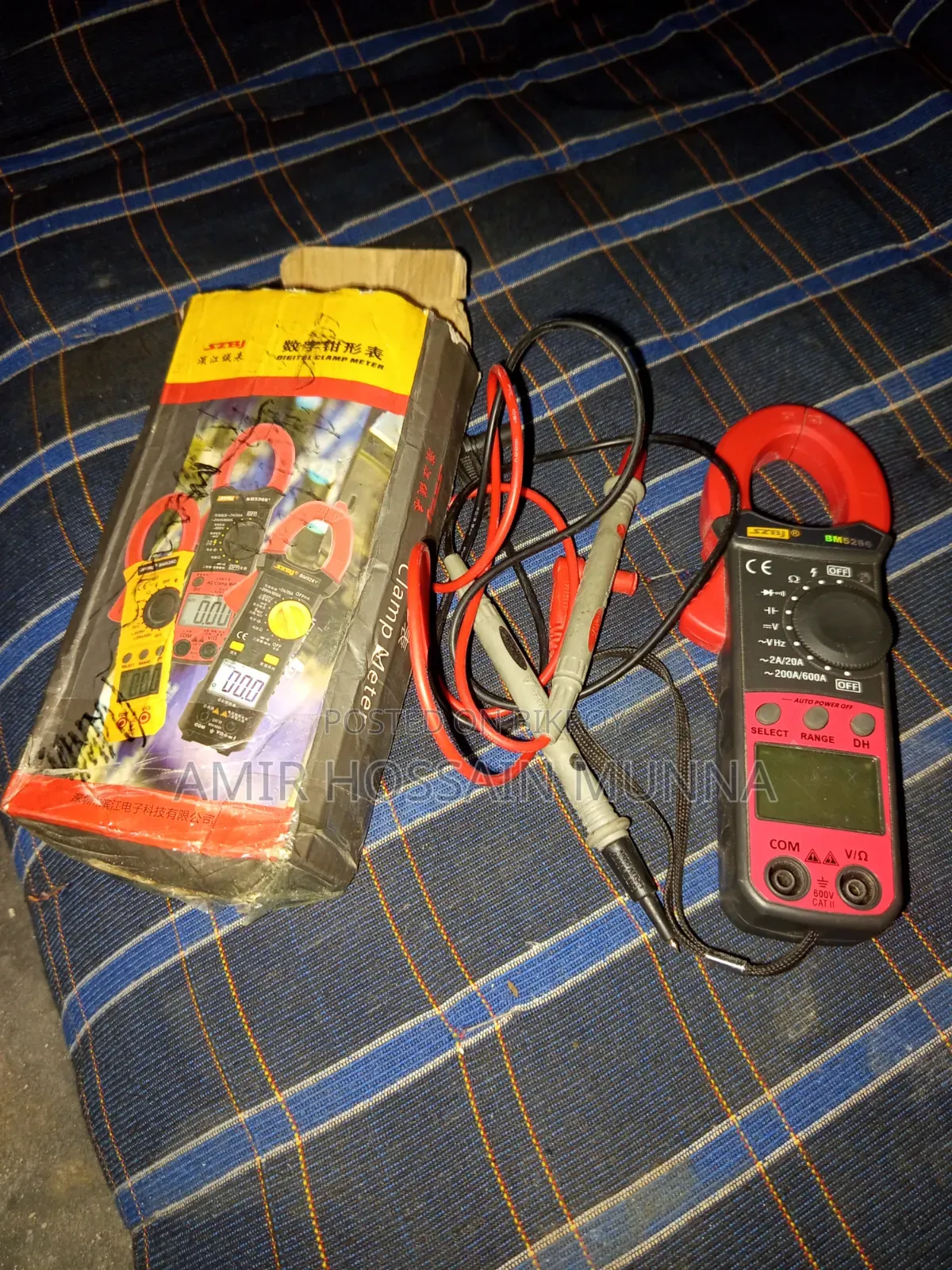 Digital Clamp Meter