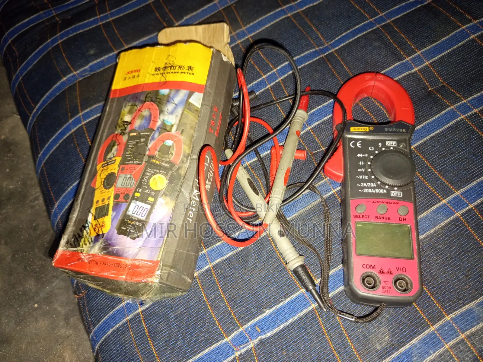 Digital Clamp Meter