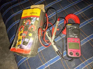 Digital Clamp Meter