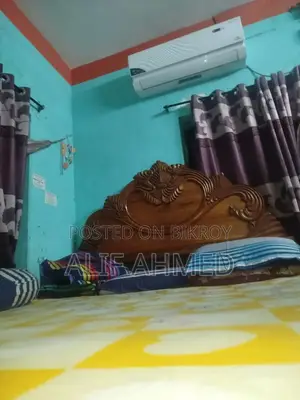 ম্যাট্রেস সহ ভূতনিম গাছের খাট টি কারো লাগলে যোগাযোগ করতে পারেন