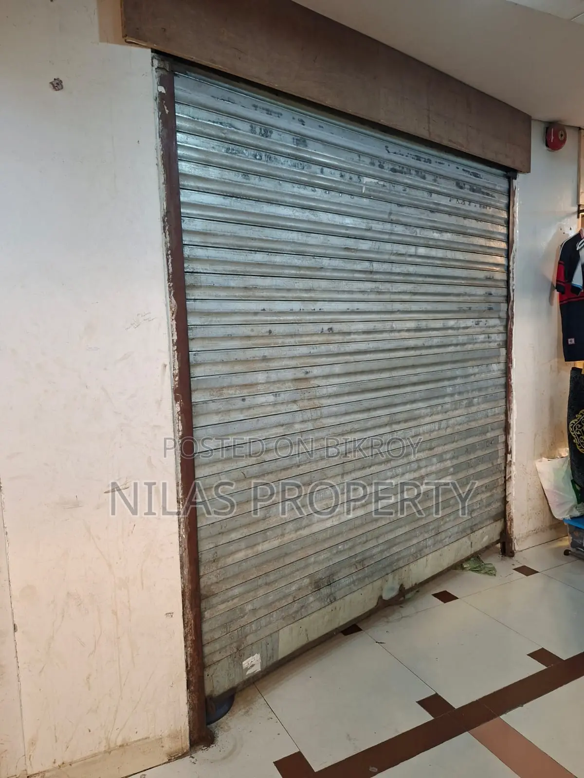 Premium Shop Sale In Shopping Mall