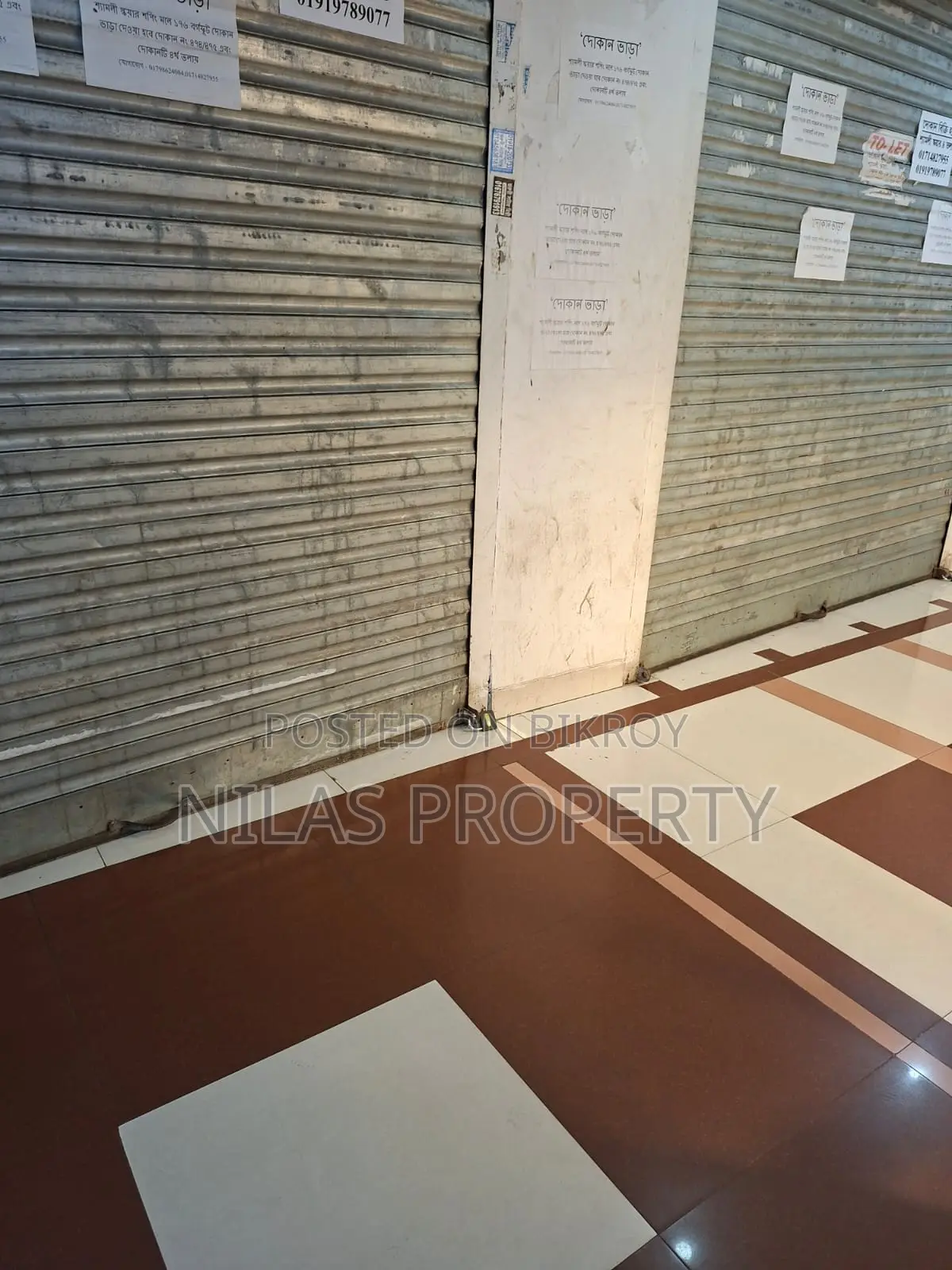 Premium Shop Sale In Shopping Mall