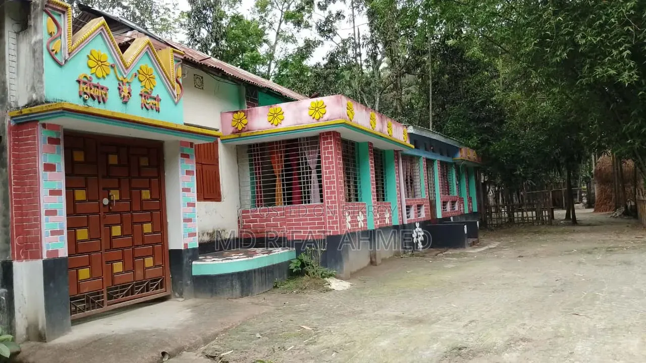 গাইবান্ধা সদরে ৫ বেডরুমের ফার্নিশড বাড়ি বিক্রয়ের জন্য