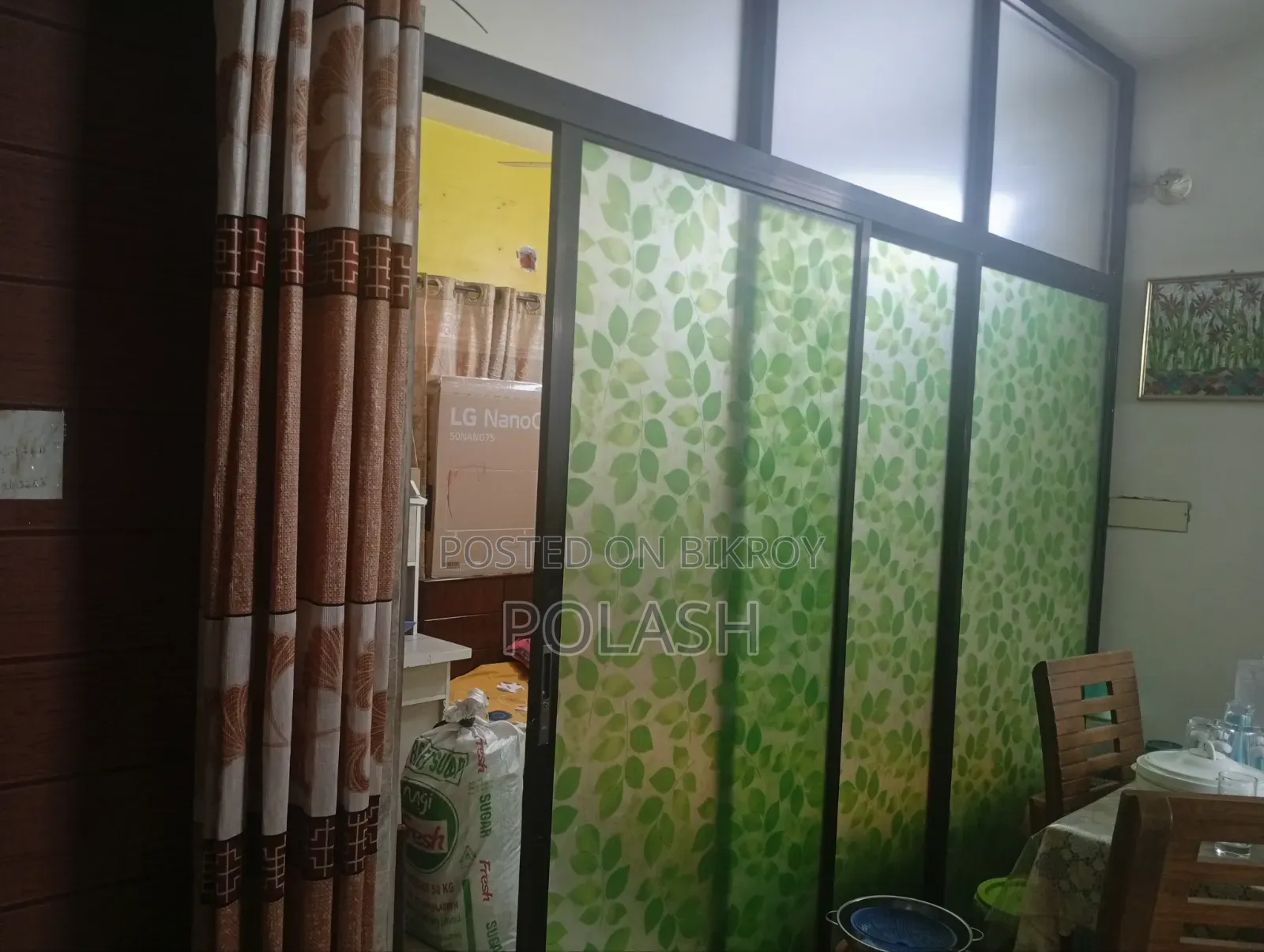 They Glas Door.