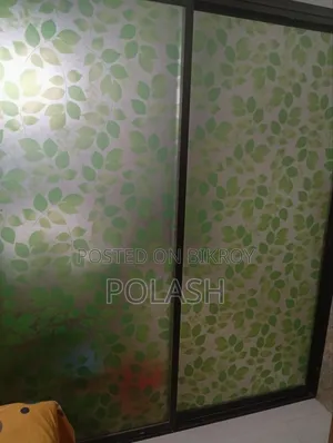 They Glas Door.