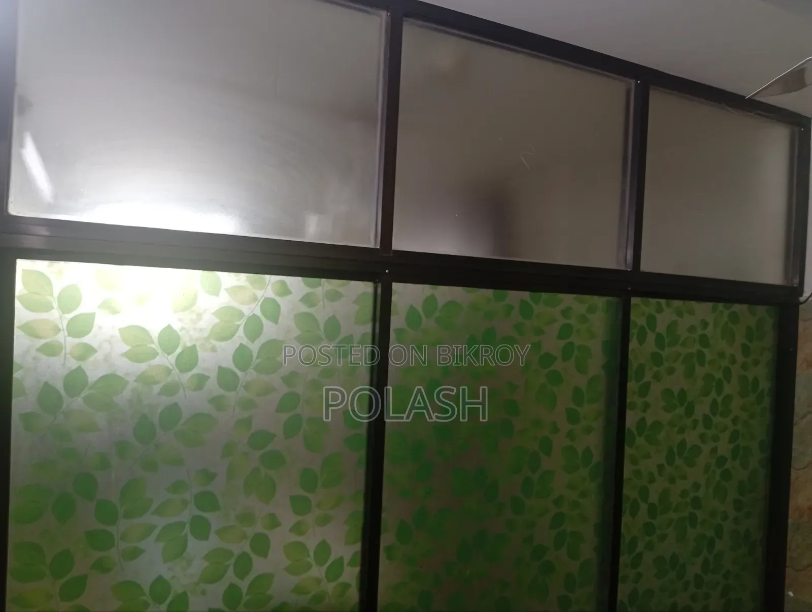 They Glas Door.